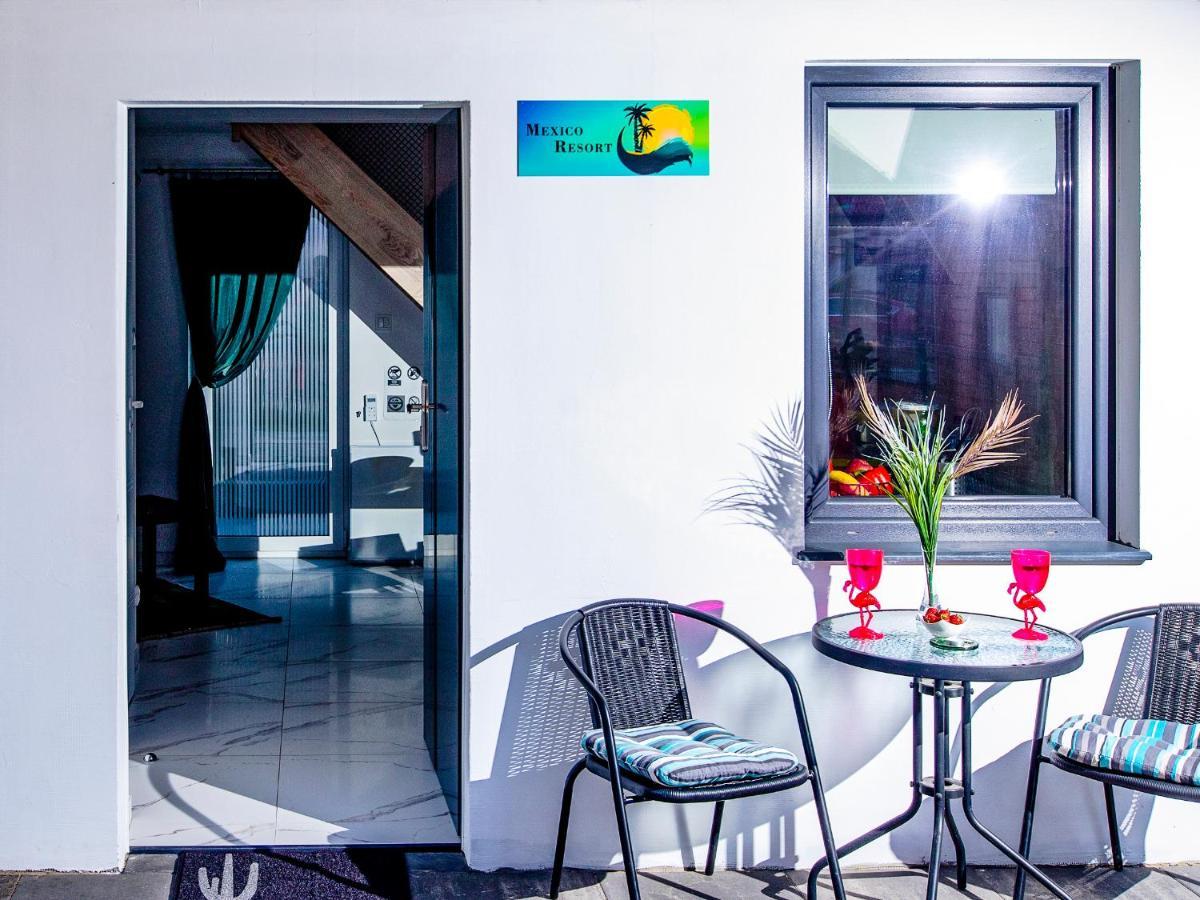Temple Luxury Resort Rewal Esterno foto