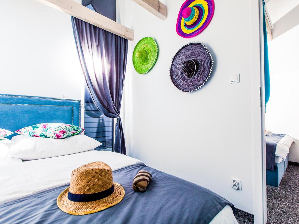 Temple Luxury Resort Rewal Esterno foto